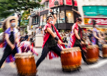 ｢踊り手の渡」対比地達吉氏